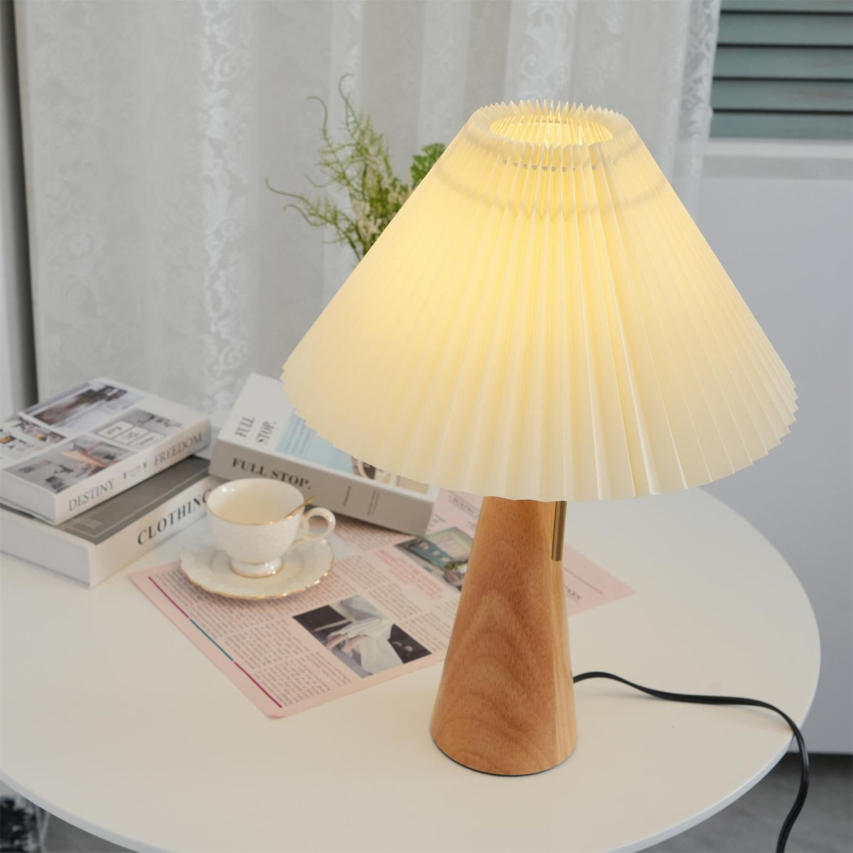 Avtoit | AntiqueRadiance – Elegant Wood and Metal Table Lamp