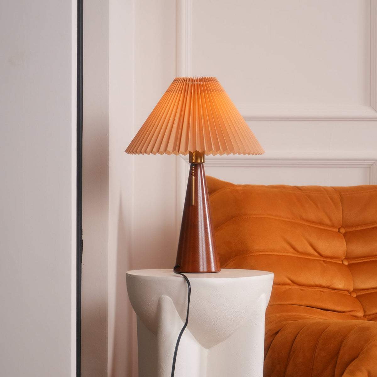 Avtoit | AntiqueRadiance – Elegant Wood and Metal Table Lamp