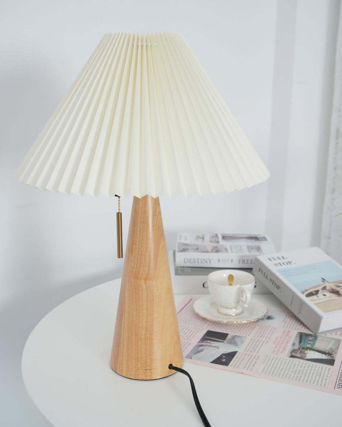 Avtoit | AntiqueRadiance – Elegant Wood and Metal Table Lamp