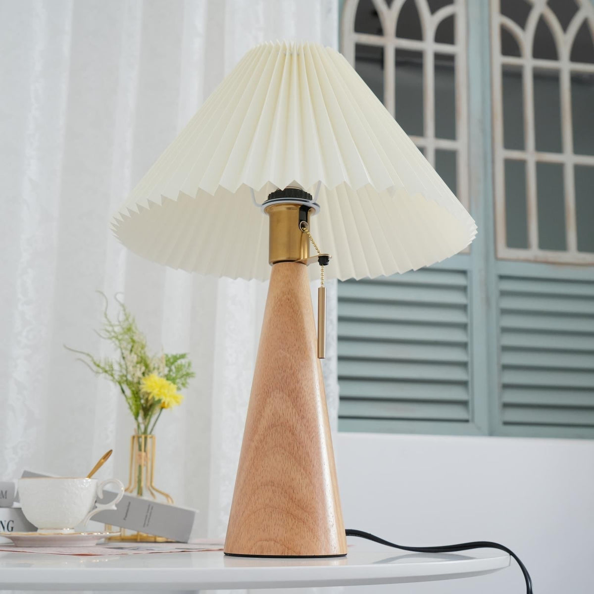 Avtoit | AntiqueRadiance – Elegant Wood and Metal Table Lamp