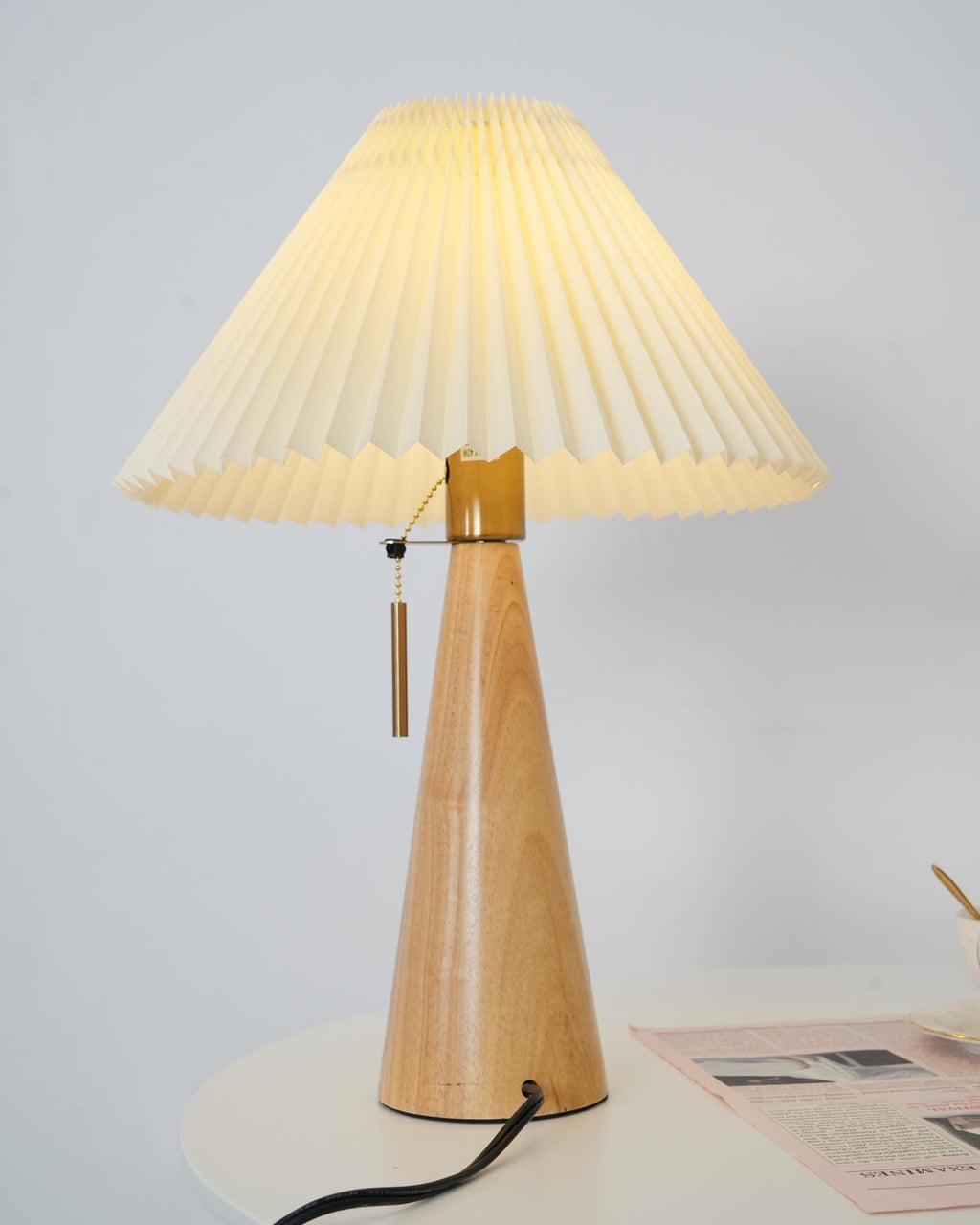 Avtoit | AntiqueRadiance – Elegant Wood and Metal Table Lamp