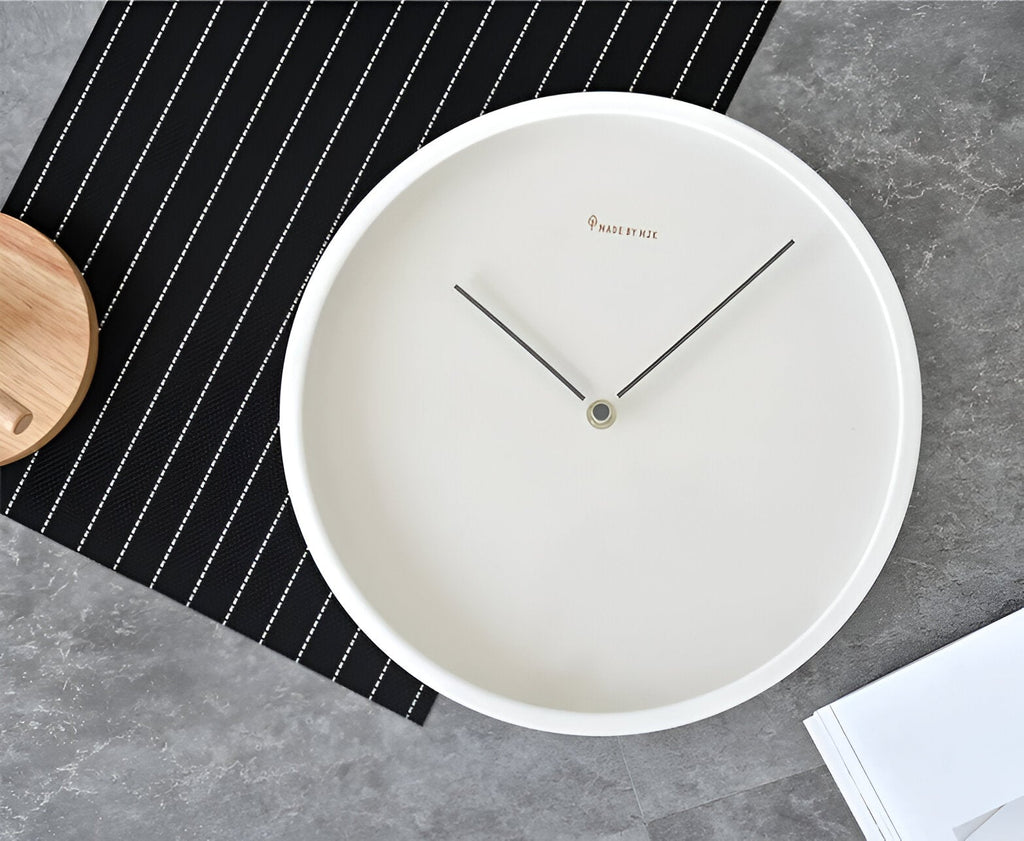 Avtoit | Circ O'Clock – Modern Wall Clock Black with Silent Movement