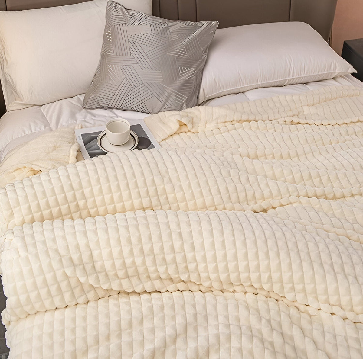 Avtoit | EliteWave Plaid - Ultrafluffy structured coral fleece blanket