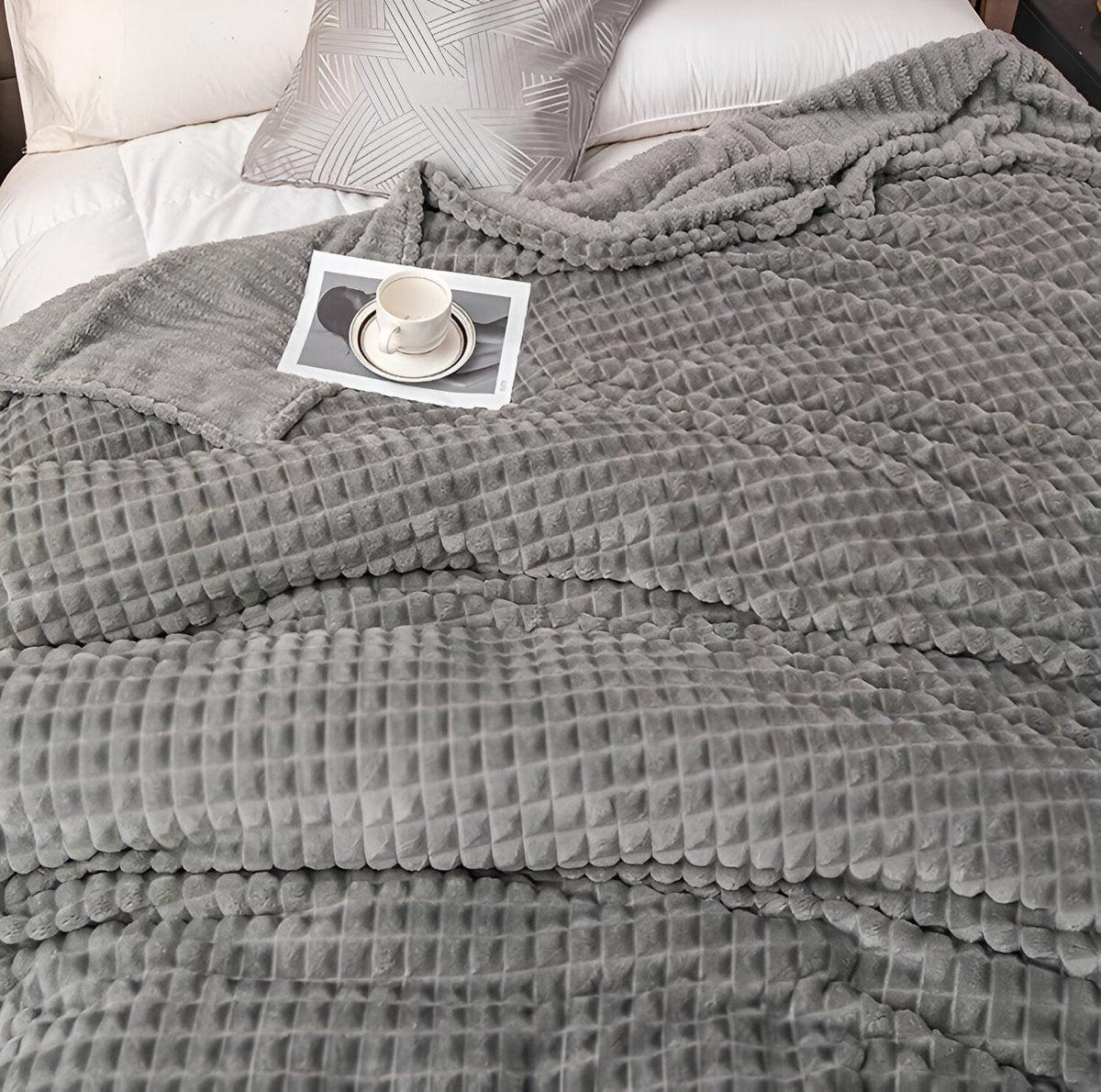Avtoit | EliteWave Plaid - Ultrafluffy structured coral fleece blanket