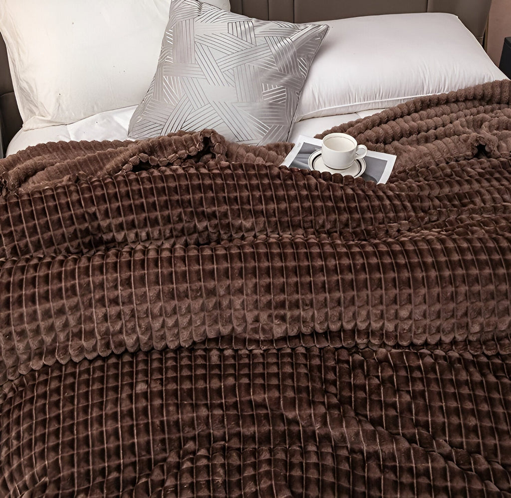 Avtoit | EliteWave Plaid - Ultrafluffy structured coral fleece blanket