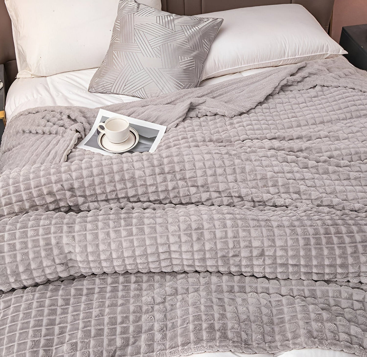 Avtoit | EliteWave Plaid - Ultrafluffy structured coral fleece blanket