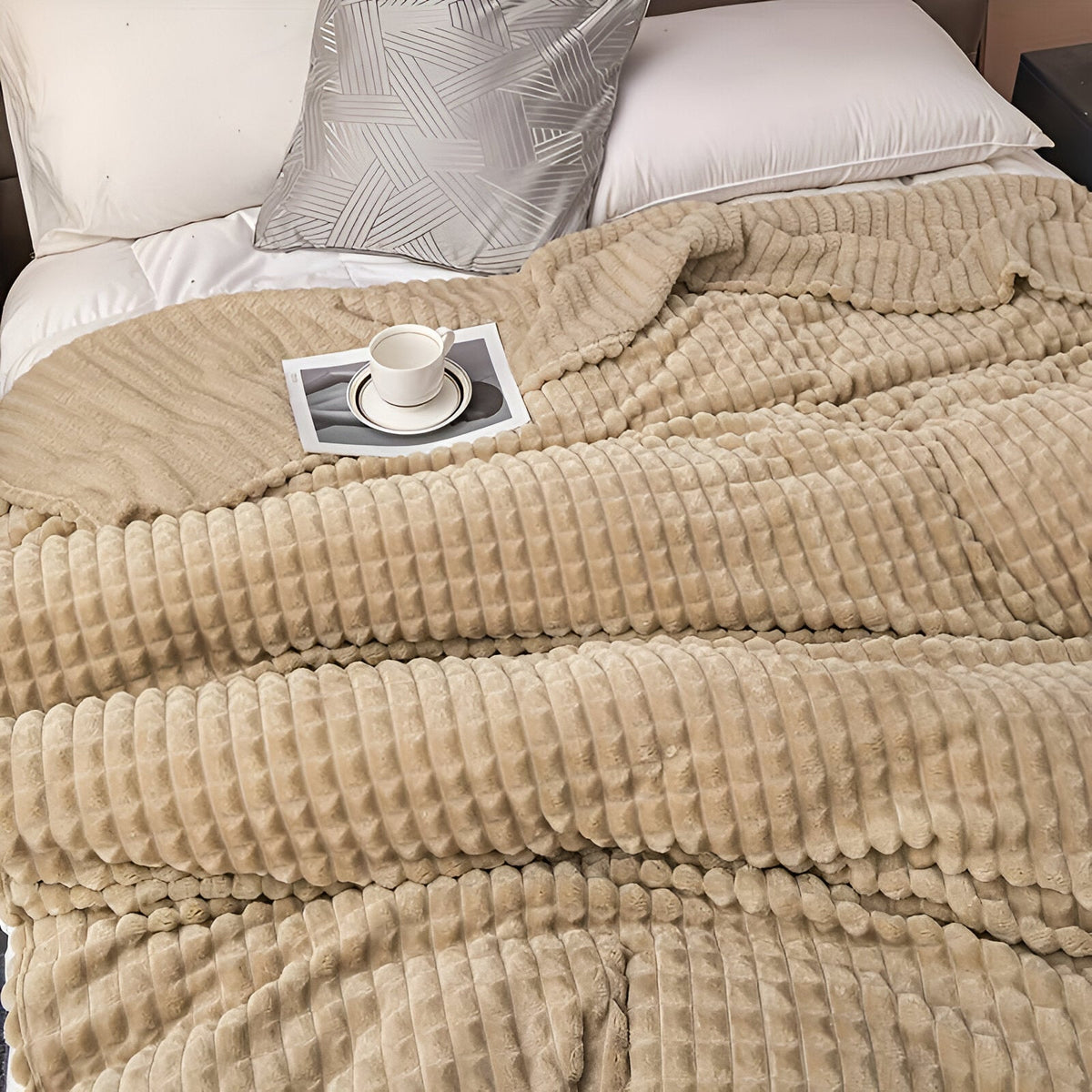 Avtoit | EliteWave Plaid - Ultrafluffy structured coral fleece blanket