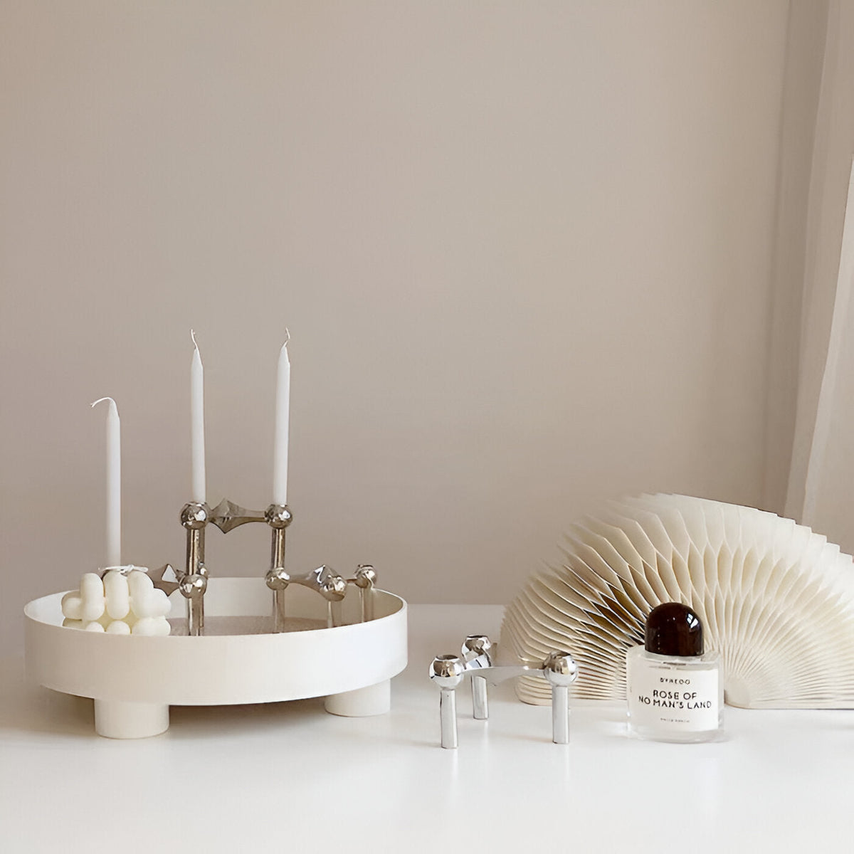 Avtoit | Round Serving Tray - Decorative Tray Made of Wood - White Tray Made of Ceramic