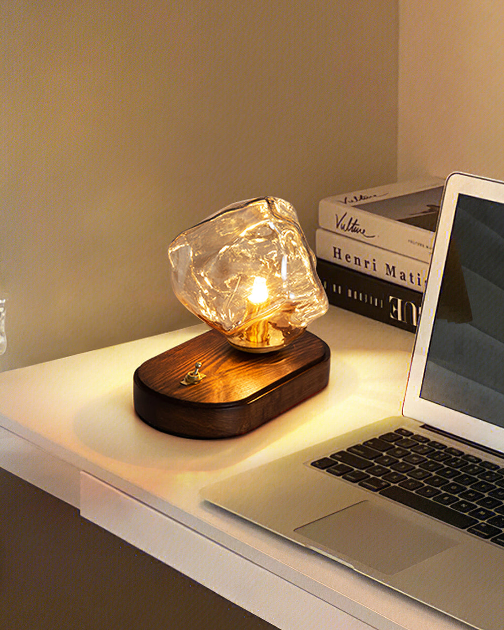 Avtoit | RusticLume – Amber Glass and Wooden Table Lamp