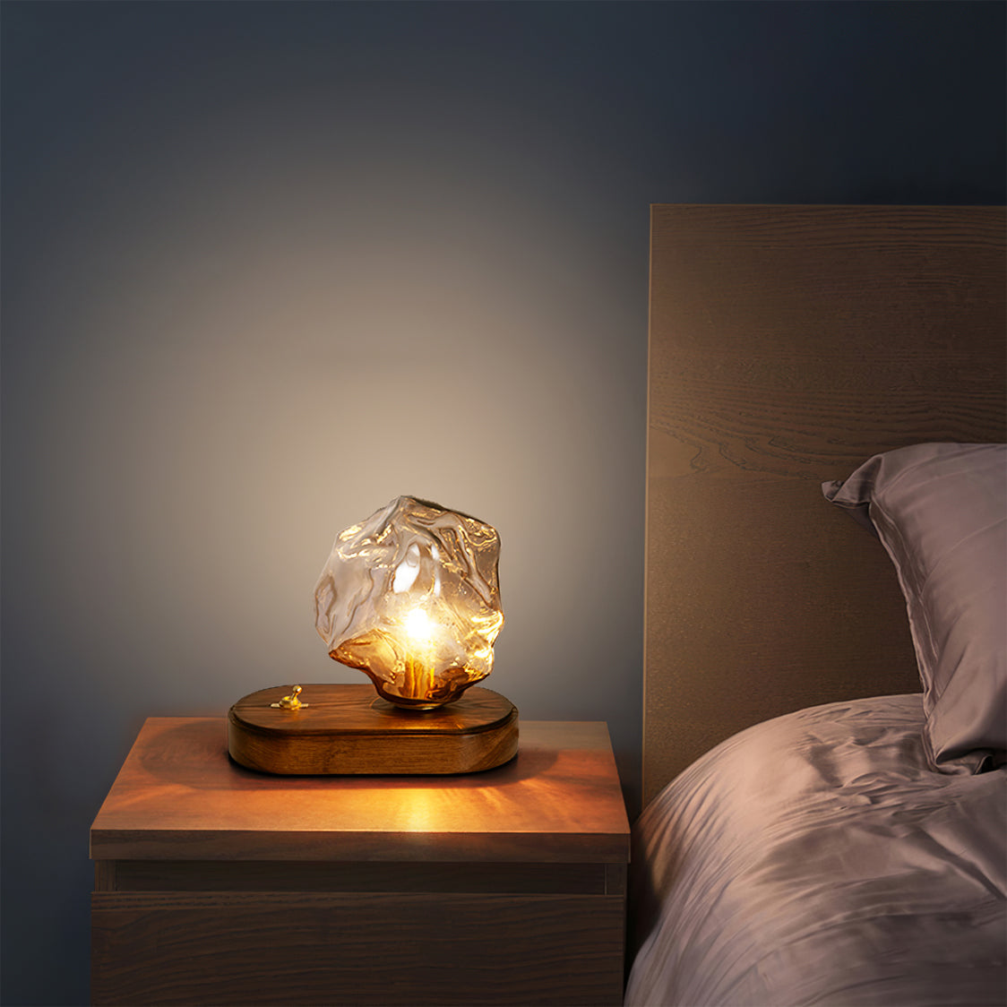 Avtoit | RusticLume – Amber Glass and Wooden Table Lamp
