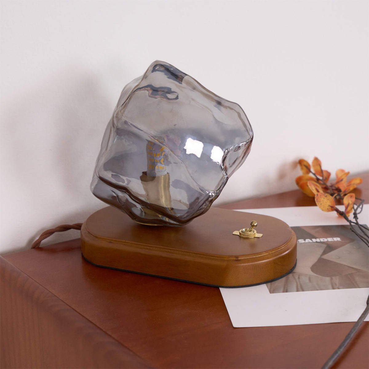 Avtoit | RusticLume – Amber Glass and Wooden Table Lamp