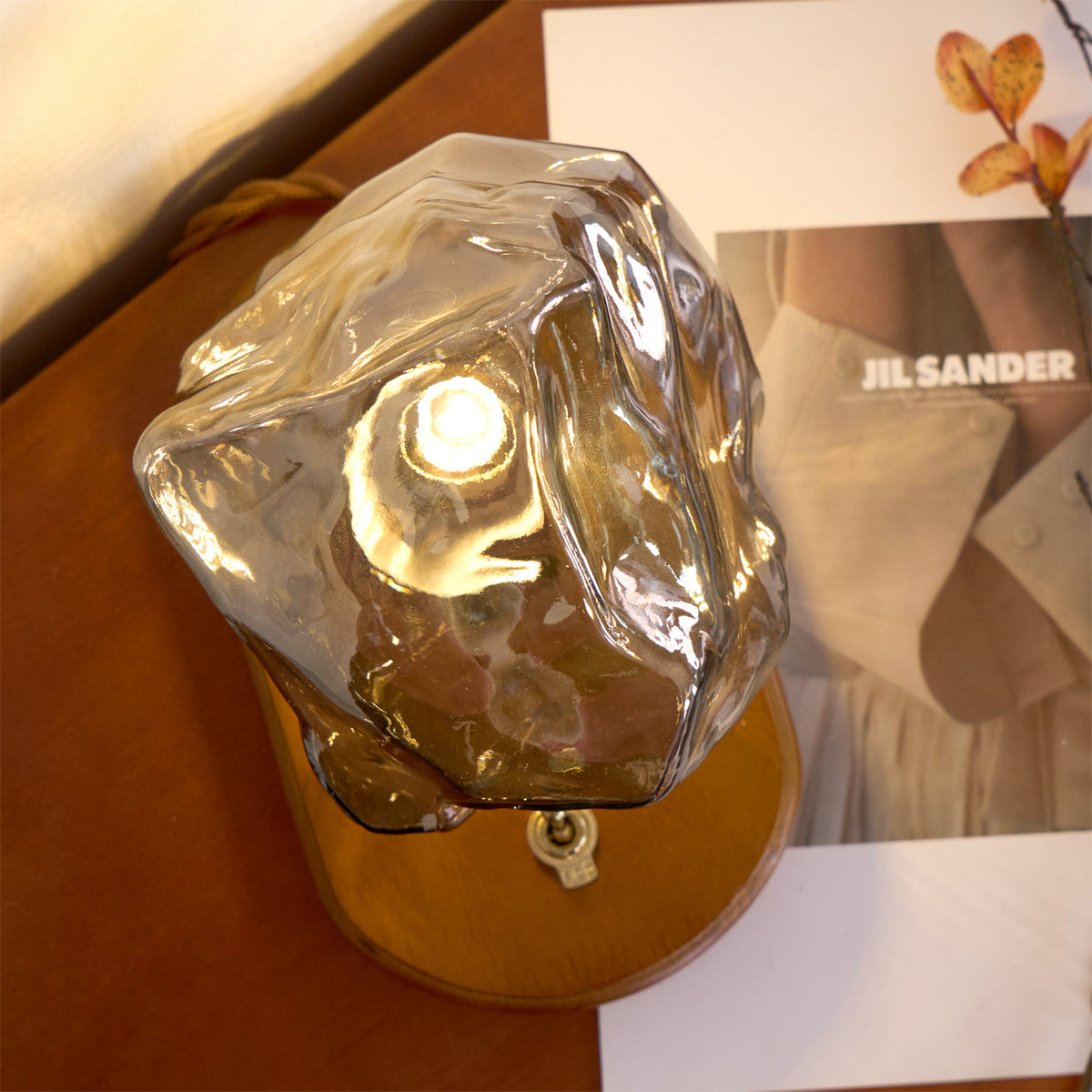 Avtoit | RusticLume – Amber Glass and Wooden Table Lamp