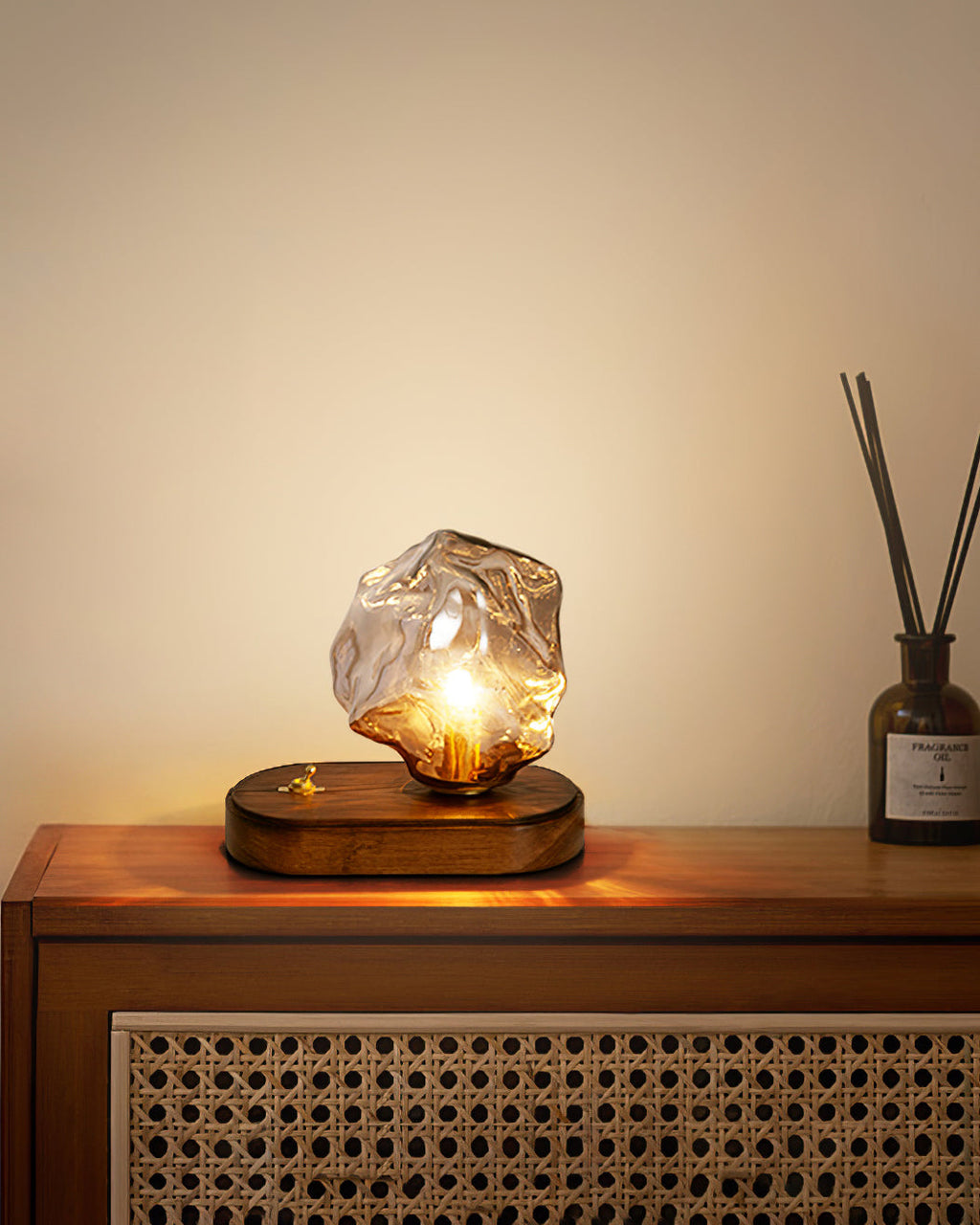 Avtoit | RusticLume – Amber Glass and Wooden Table Lamp