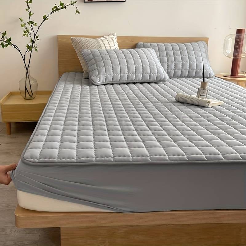 Avtoit | King Size Waterproof Mattress Protector, Soft and Breathable Mattress Cover for Ultimate Comfort