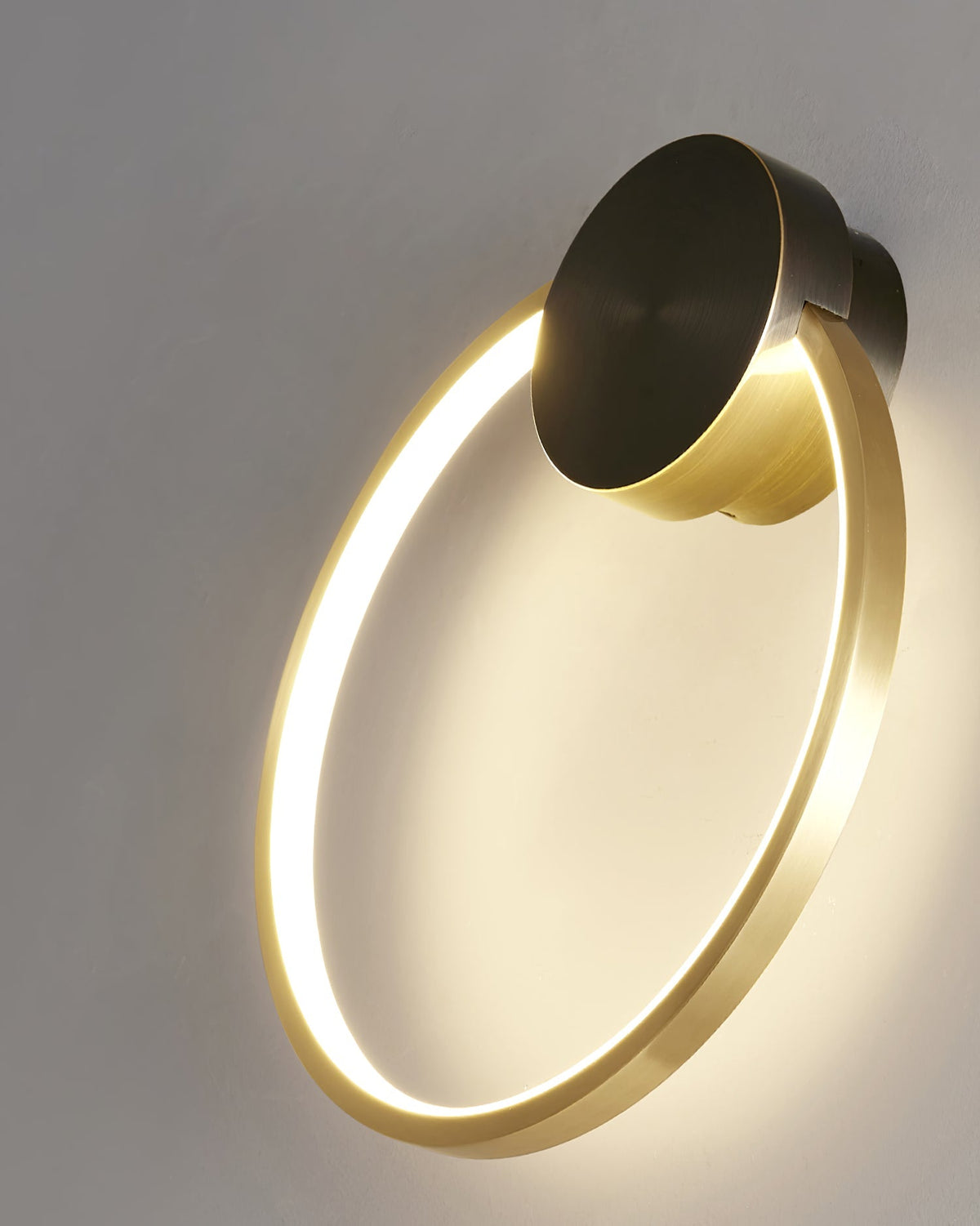 Avtoit | GeoLight – Sleek Geometric Wall Lamp for Contemporary Spaces