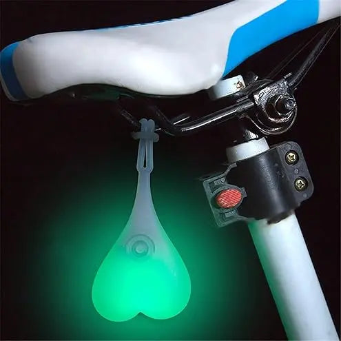 Avtoit | LED bicycle rear light in heart shape – For better visibility in road traffic