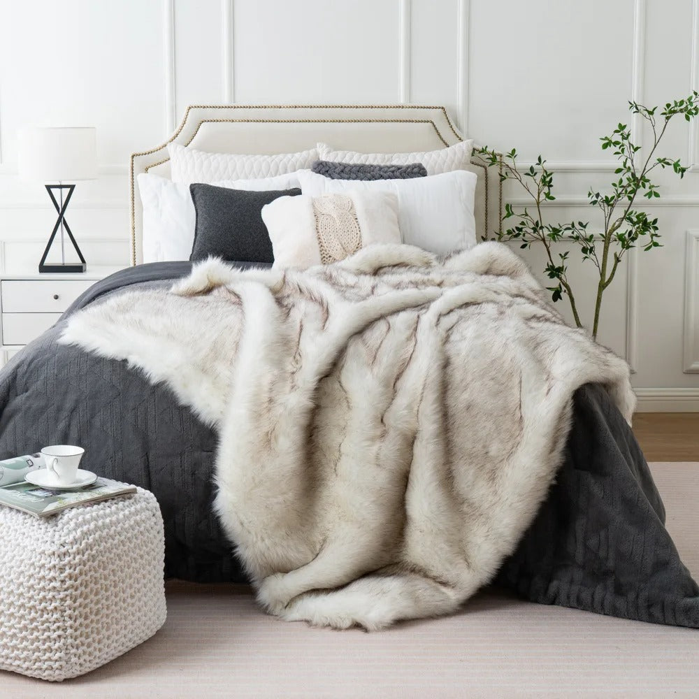 Avtoit | Luxurious Faux Fur Blanket | Cozy Blanket for Home