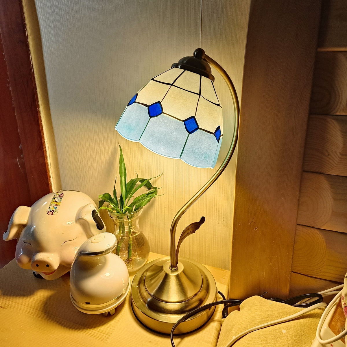 Avtoit | LuxePetal – White and Blue Glass Floral Table Lamp in Gold