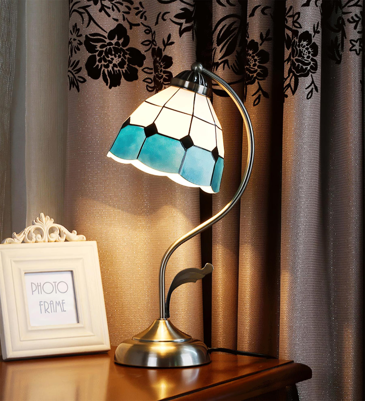 Avtoit | LuxePetal – White and Blue Glass Floral Table Lamp in Gold