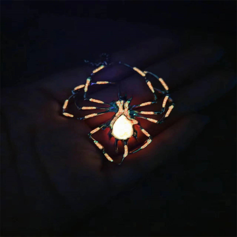 Avtoit | Glow-in-the-Dark 3D Spider Necklace