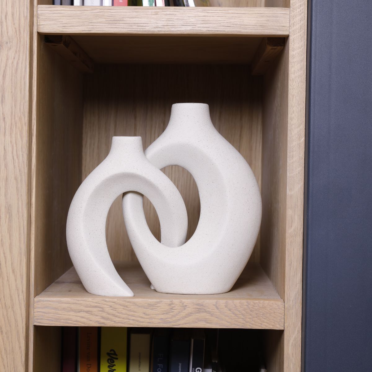 Avtoit | Gleora Intertwined Ceramic Flower Vase – Elegant Decorative Centrepiece for Modern & Classic Interiors