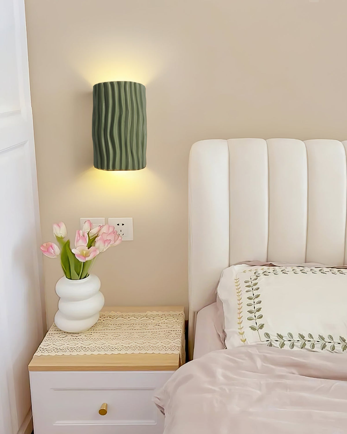 Avtoit | NordicLuxe – Resin Wall Light with Warm and Inviting Glow