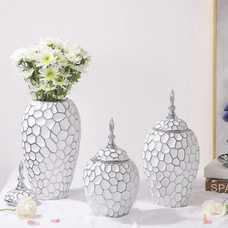 Avtoit | GoldenPattern | Ceramic Vase with Luxurious Gold Accents – Modern Decorative Home Piece