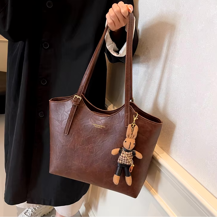 Avtoit | Mirella | Classic Women’s Shopper Bag with Charm – Elegant, Spacious & Timeless