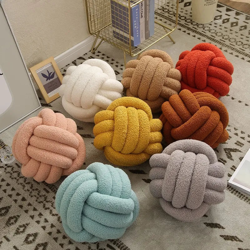Avtoit | Throw Pillow - Cozy - Hand-Knotted Ball - Sheepskin
