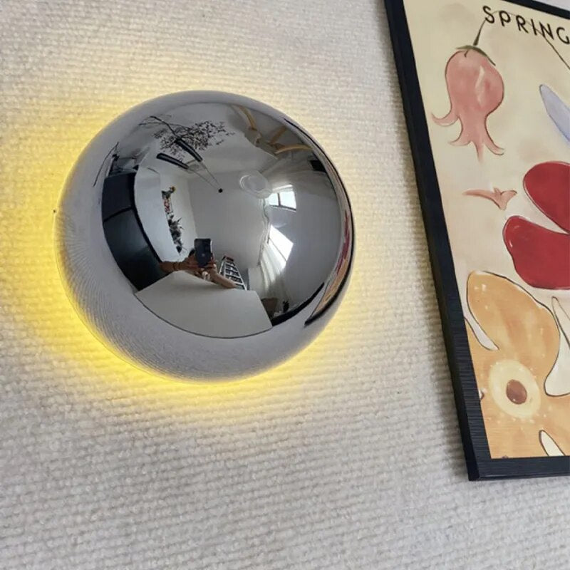 Avtoit | AuroraLume – Nordic Wall Lamp in Aluminium and Acrylic