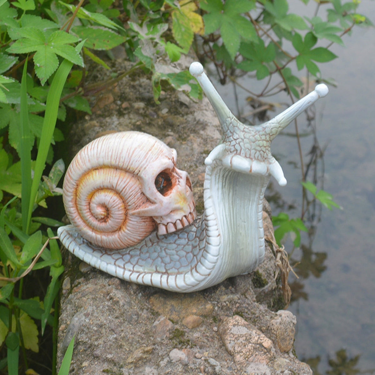 Avtoit | Snail Skull Halloween Patio Sculpture