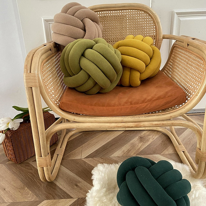 Avtoit | Knot Pillow
