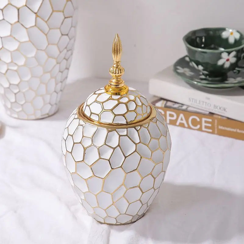 Avtoit | GoldenPattern | Ceramic Vase with Luxurious Gold Accents – Modern Decorative Home Piece