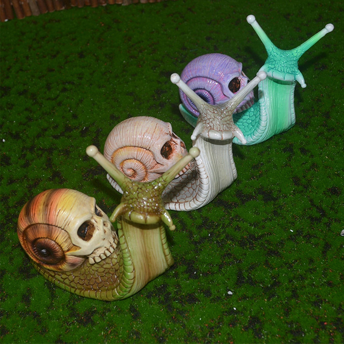 Avtoit | Snail Skull Halloween Patio Sculpture