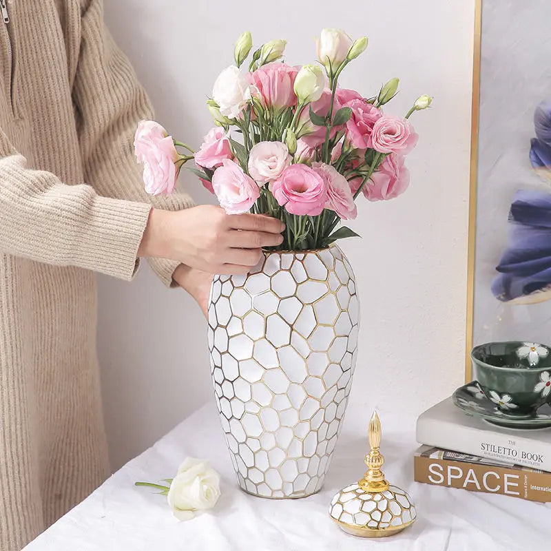 Avtoit | GoldenPattern | Ceramic Vase with Luxurious Gold Accents – Modern Decorative Home Piece
