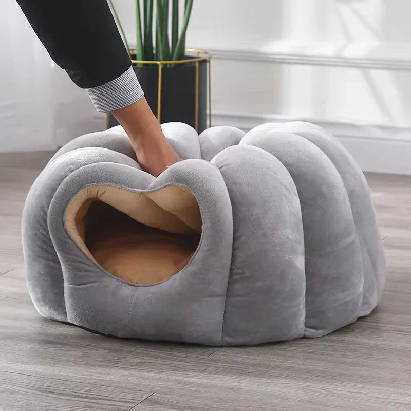 Avtoit | CozyNest Pumpkin Cat Bed – Warm, Washable & Comfortable Cat Hideaway