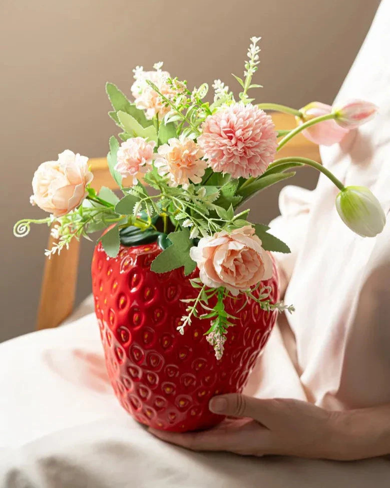 Avtoit | Ugly Strawberry Vase