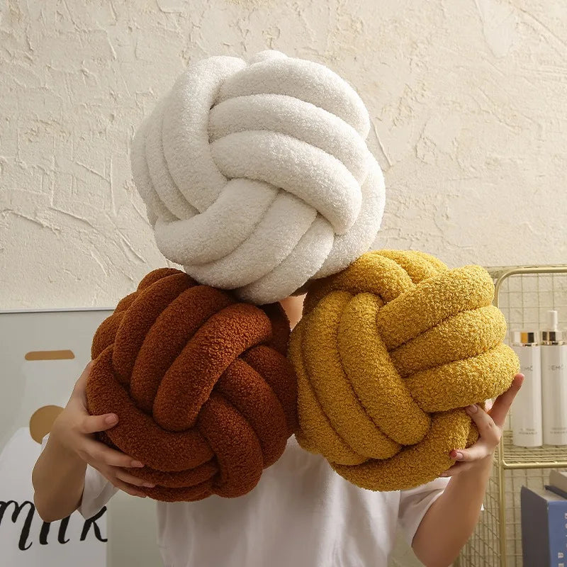 Avtoit | Throw Pillow - Cozy - Hand-knotted Ball - Sheepskin