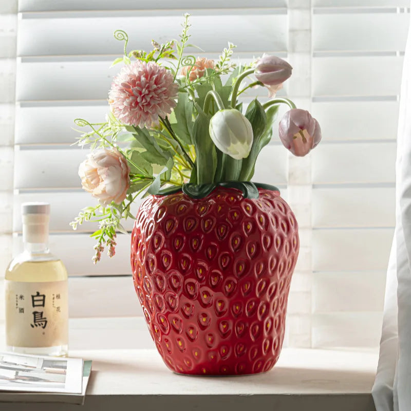 Avtoit | Ugly Strawberry Vase