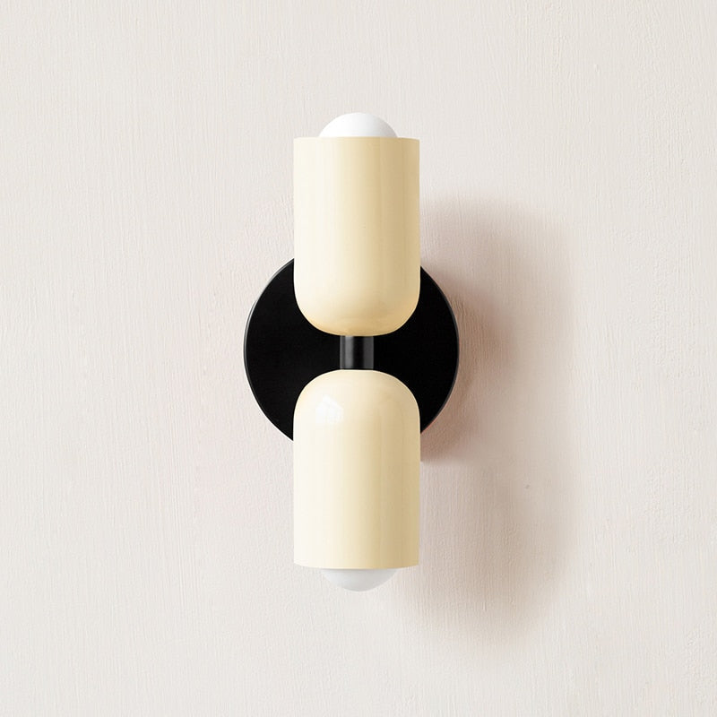 Avtoit | Lively, minimalist wall lamp with two light bulbs