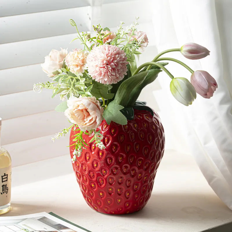 Avtoit | Ugly Strawberry Vase