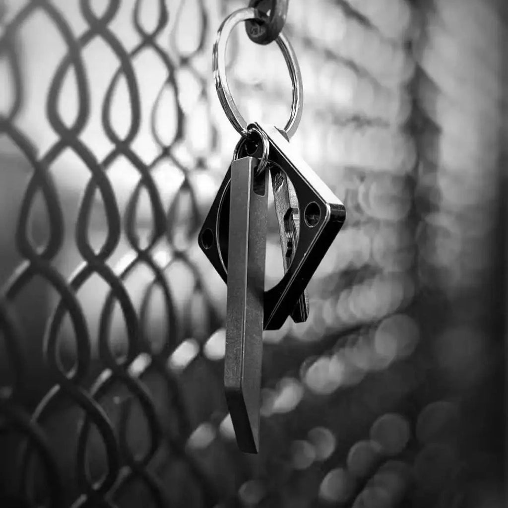 Stainless Steel Keychain Prybar with Scraper and Screwdriver Functions