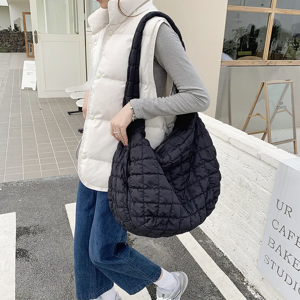 Avtoit | Cross Quilt X-Large Shoulder Bag
