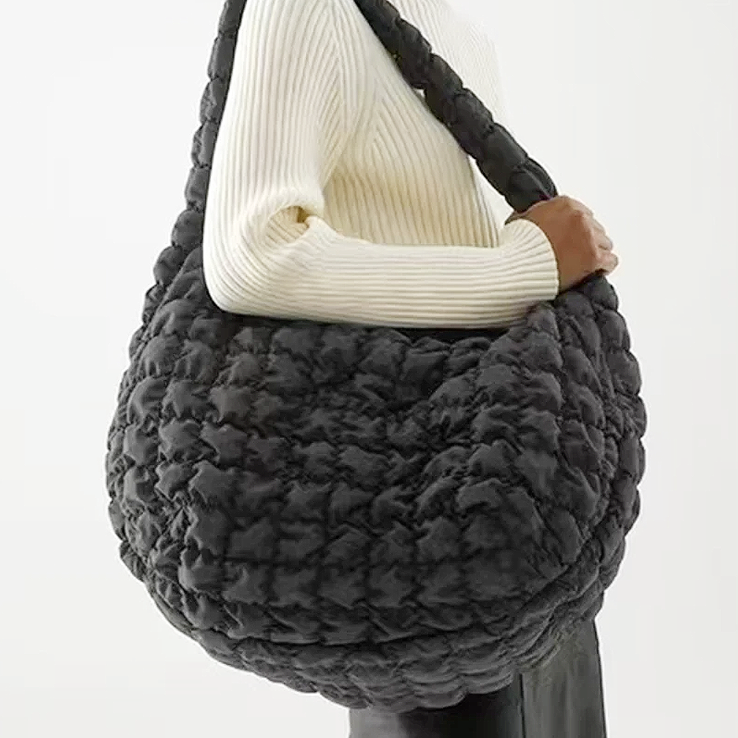 Avtoit | Cross Quilt X-Large Shoulder Bag