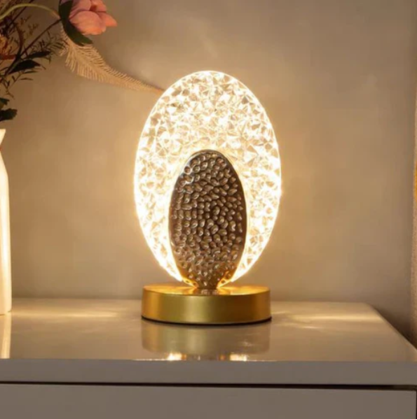 Avtoit | Elegant table lamp in peacock design