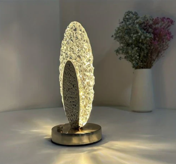Avtoit | Elegant table lamp in peacock design