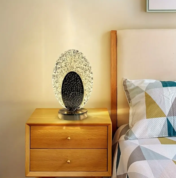 Avtoit | Elegant table lamp in peacock design