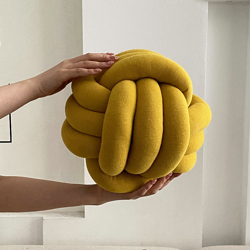 Avtoit | Knot Pillow