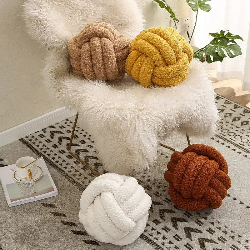Avtoit | Throw Pillow - Cozy - Hand-knotted Ball - Sheepskin