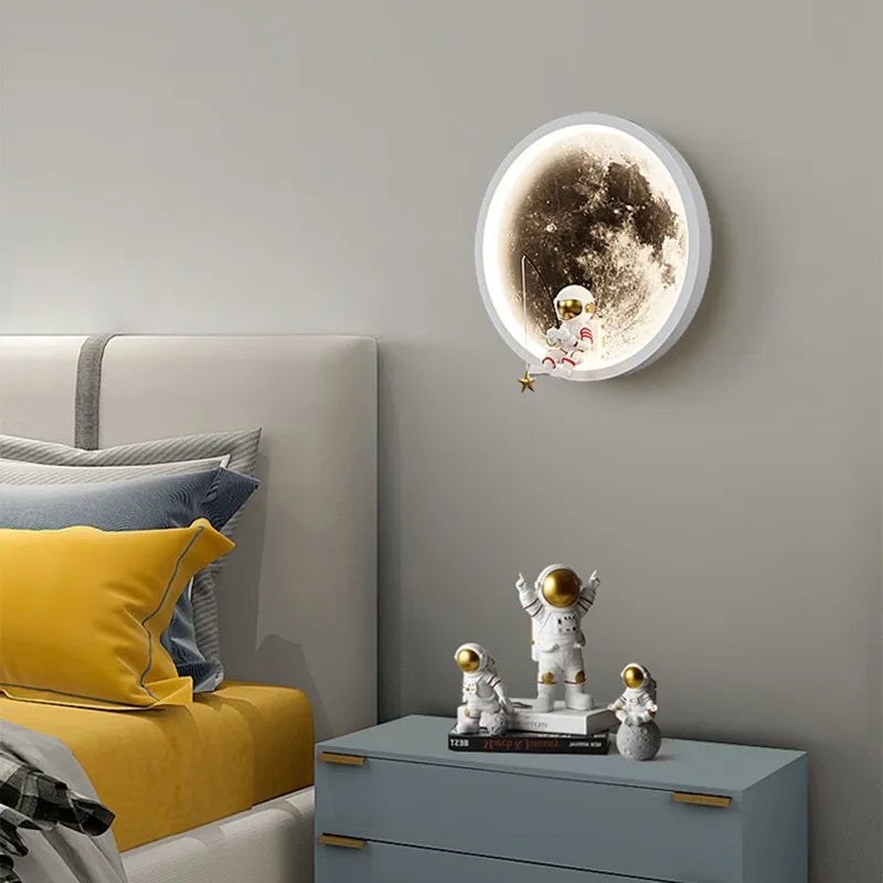 Avtoit | Astronaut On The Moon Wall Light